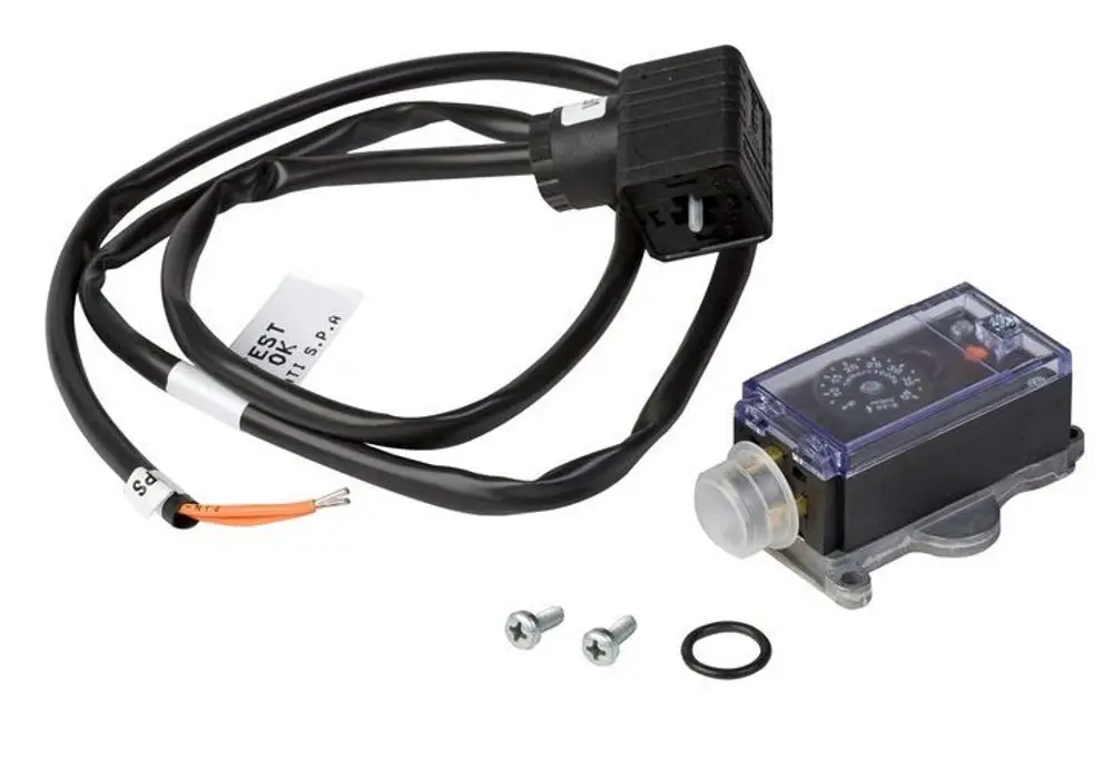 Gasleckkontrolle von Remeha mit einem Gehäuse und Kabeln zur elektrischen Verbindung. Enthalten sind auch Schrauben und ein O-Ring für die Montage.